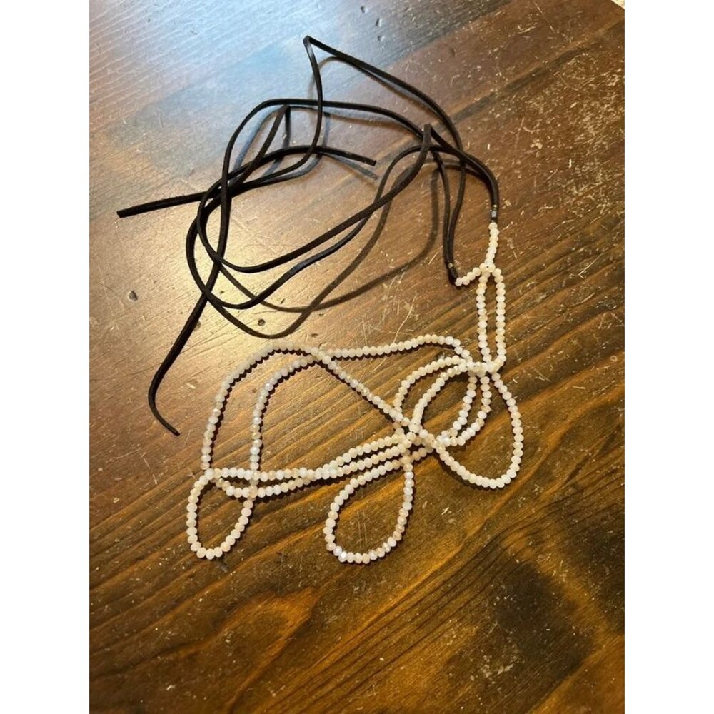 Creme and white beaded tie necklace | j-0029